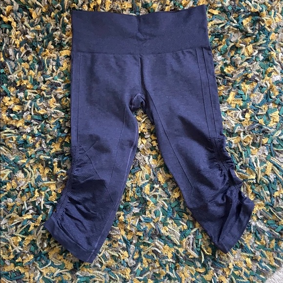 Lululemon Crop Pants - Picture 1 of 7